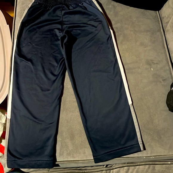 Nike jogger pants for kids in size 5T - Picture 4 of 4